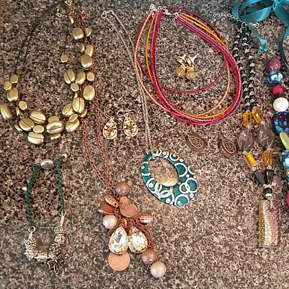 bundle of jewelry 34 pieces make offer